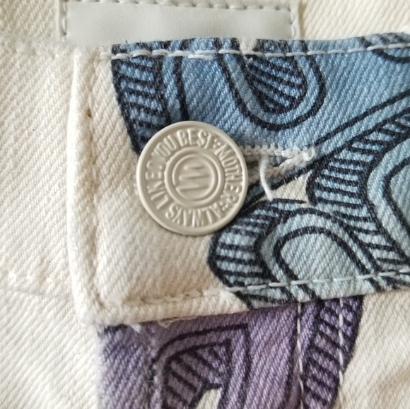 MOTHER The Tomcat Los Angeles Printed Denim Shorts Size 26 Cream Beige - Picture 5 of 10